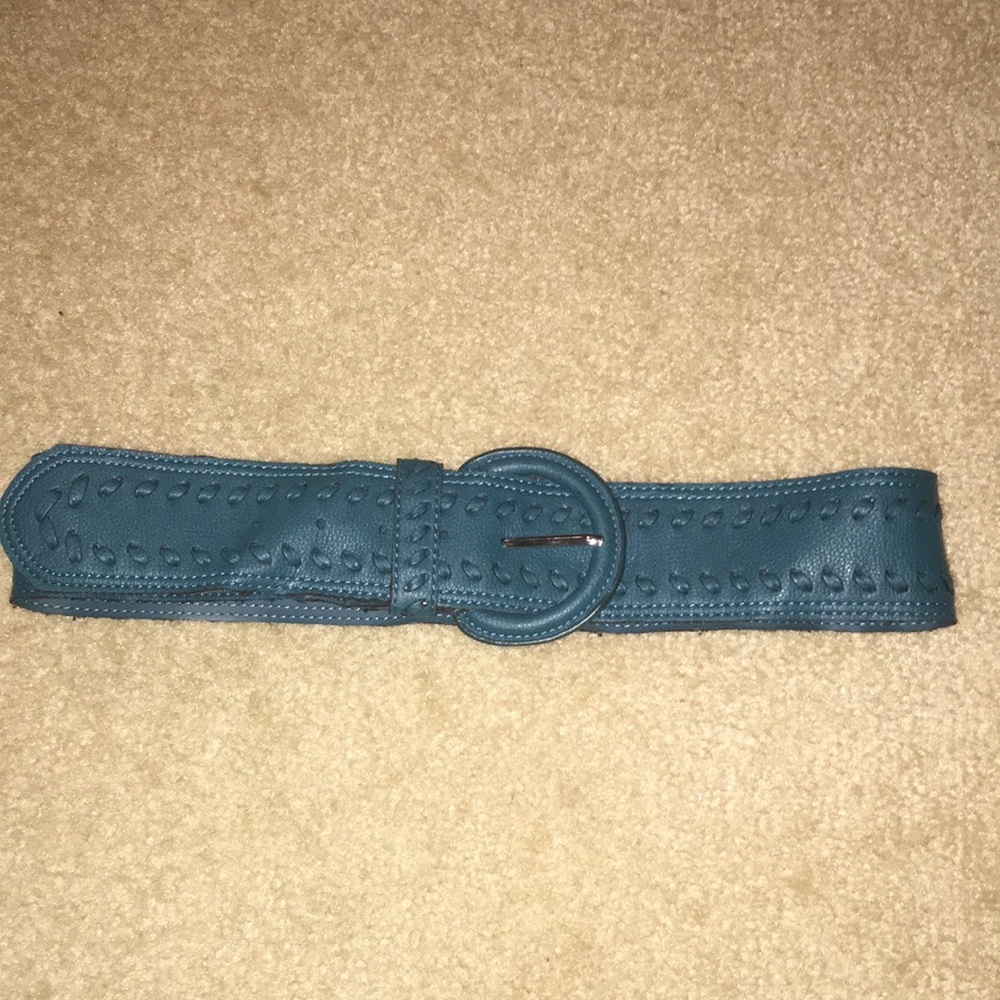 Teal adjustable belt